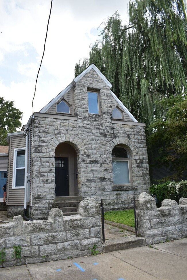 Renovated 3 Bedroom in Shelby Park close t... - Renovated 3 Bedroom in Shelby Park close t... House