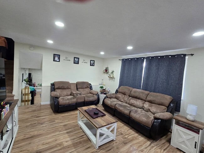 Photo - 1593 Manzanita Dr