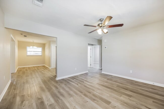 Photo - 5 Victoria Dr