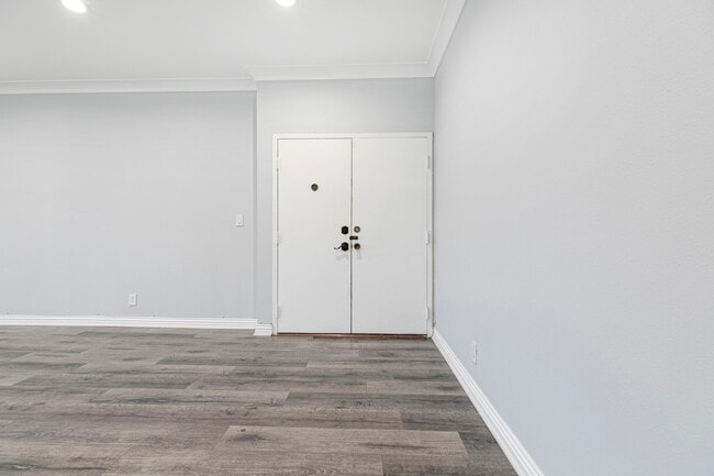 Photo - 234 N Kenwood St Unit 106