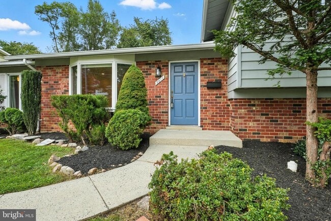 Building Photo - 5011 Roslyn Rd Rental