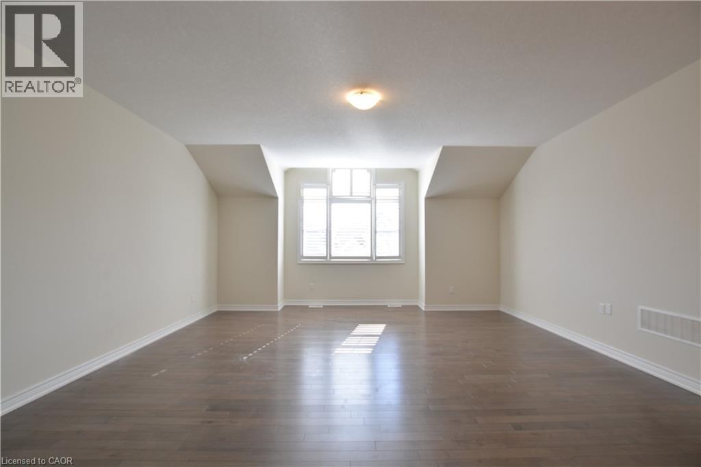 Photo - 270 Moorland Crescent