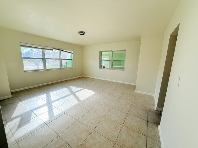 Photo - 7000 Hibiscus Ave S