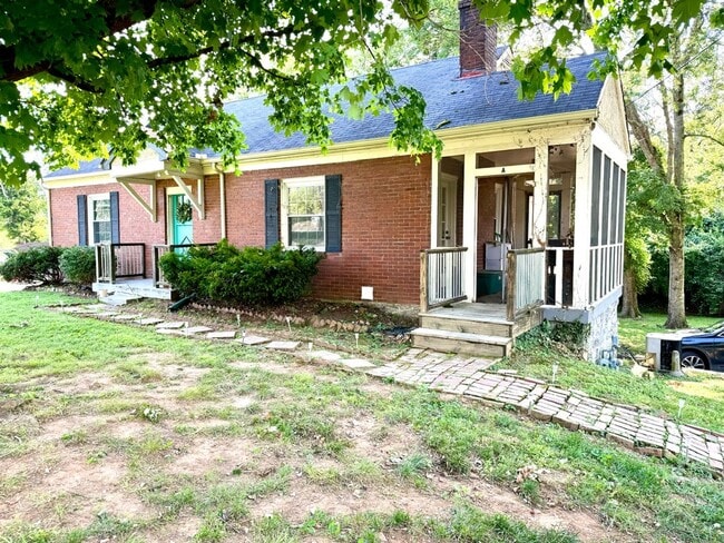 Building Photo - 1911 McGavock Pk