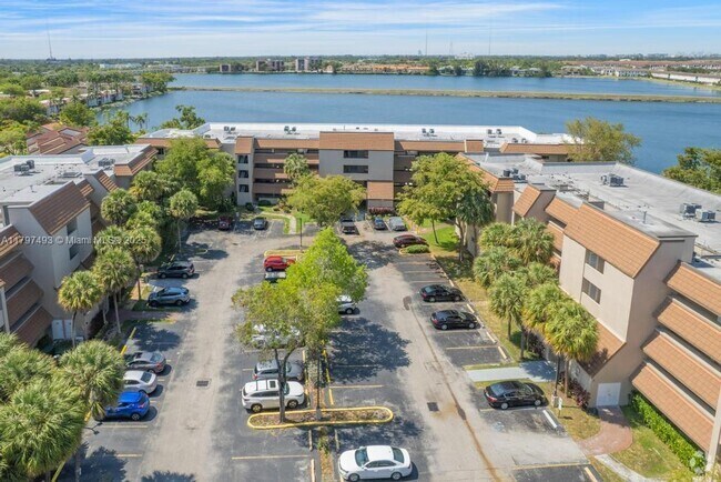 Building Photo - 471 Ives Dairy Rd Unit 101-3 Rental