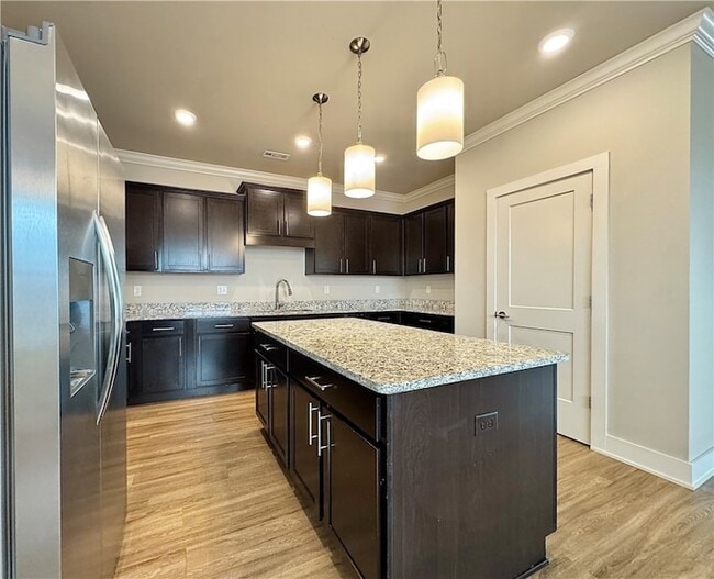 Photo - 707 NE Hts Ln