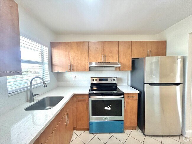 Building Photo - 8350 Sunrise Lakes Blvd Unit 310 Rental
