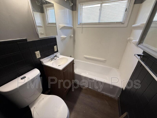 Photo - 1114 W Keefe Ave