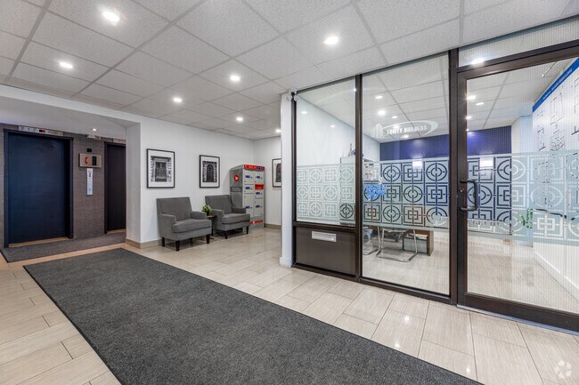 Lobby - 3085 Queen Frederica