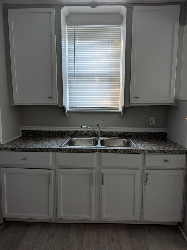 Photo - 9994 Vaughan St