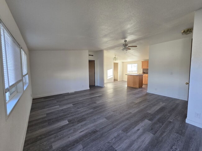 Photo - 210 Bobwhite St