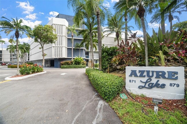 Photo - 879 NE 195th St Unidad 228