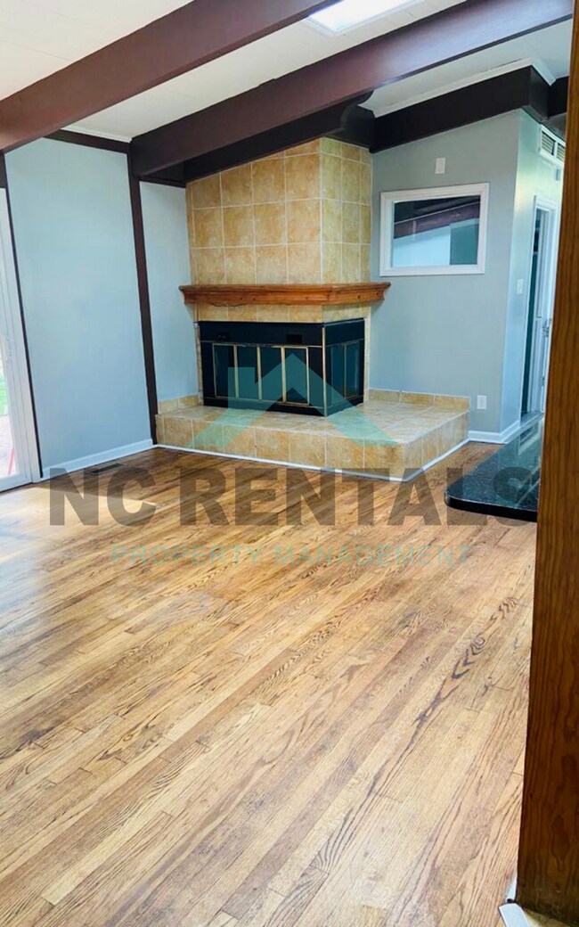 Photo - 1212 Red Oak Ave