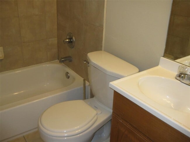 Photo - 3010 Oakdale St Unit 4