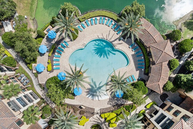 Piscina - The Courtney at Bay Pines