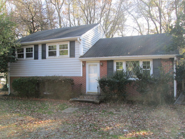 Building Photo - 4 Bedroom 2 Bath Chesterfield Tri-Level Ne... Rental