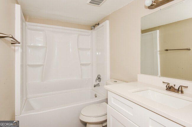 Photo - 598 Oakside Dr SW