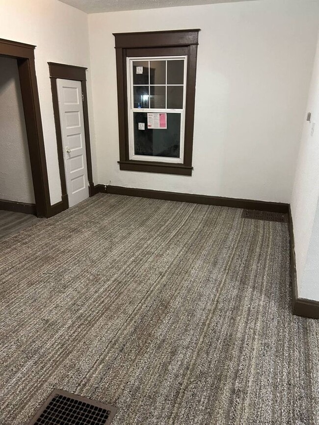 Building Photo - Spacious & Affordable 3-Bedroom Home