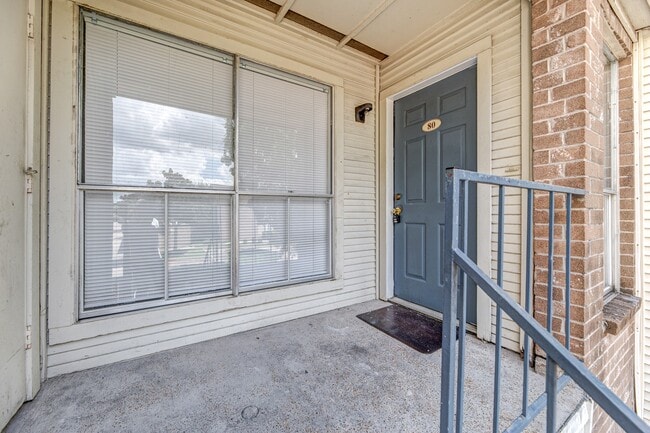 Building Photo - 3900 Woodchase Dr Unit 80 Rental