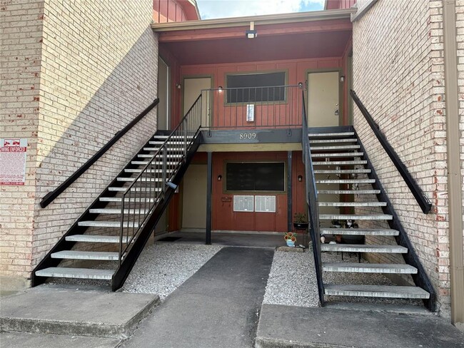 Building Photo - 8909 Parkfield Dr Unit 102 Rental