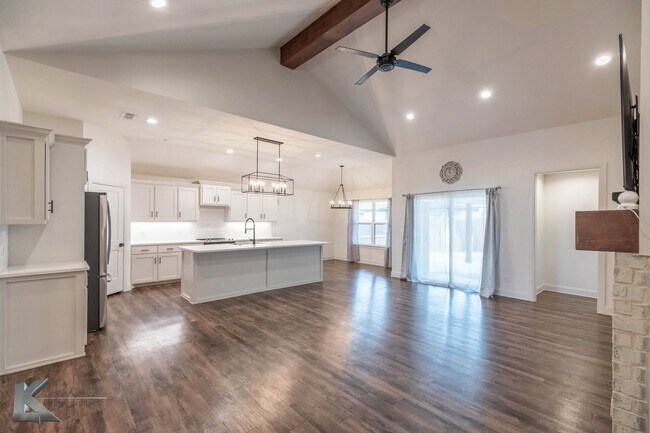 Photo - 3/2/2 Wylie ISD, new and open and beautiful!