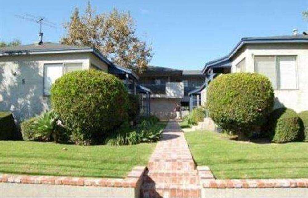 Photo - 405 W Alameda Ave
