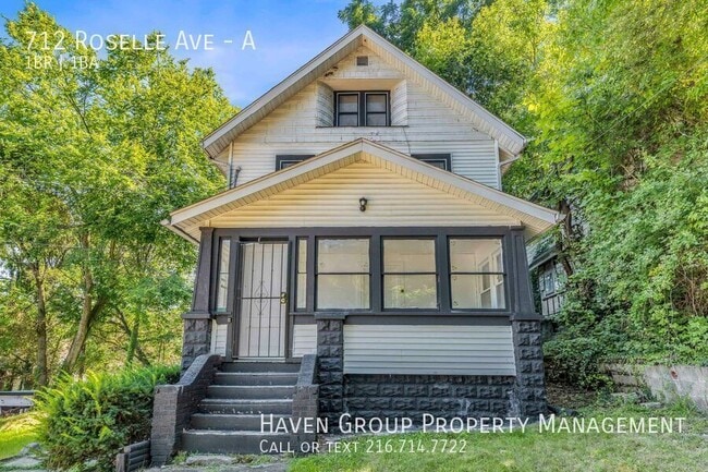 Building Photo - 712 Roselle Ave Unit A