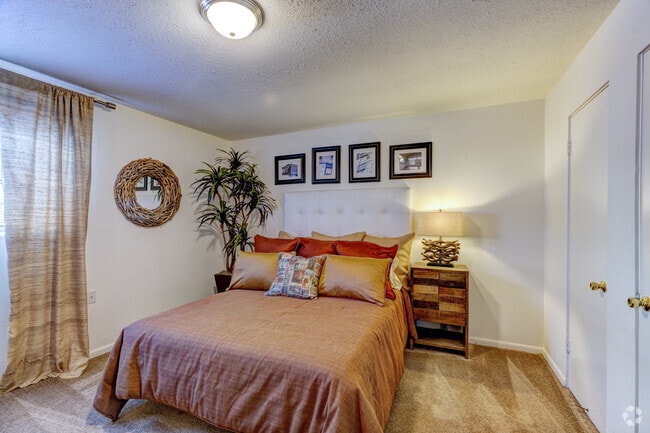 1BR, 1BA - 727SF - Bedroom - Lantern Village