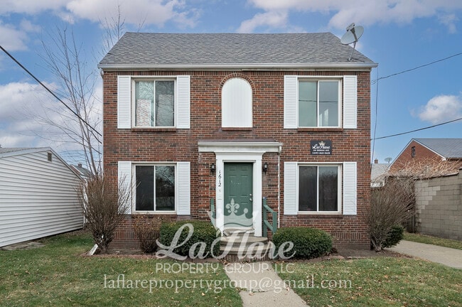 Building Photo - 1612 Berdan Ave Unit 2