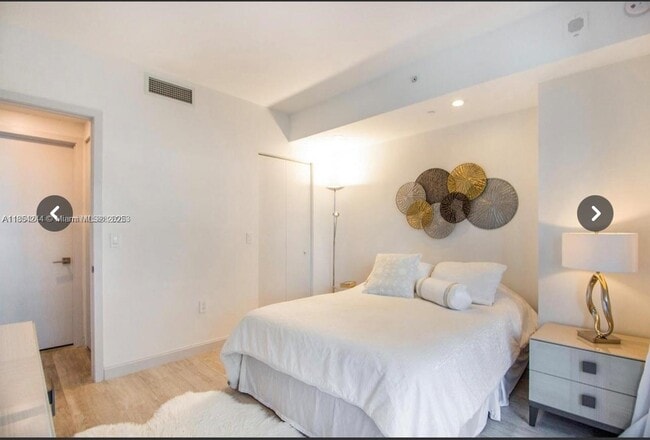 Photo - 55 SW 9th St Unidad 3802