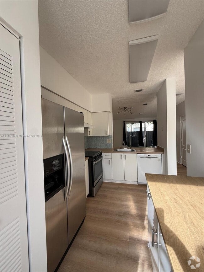Building Photo - 835 NE 212th Terrace Rental