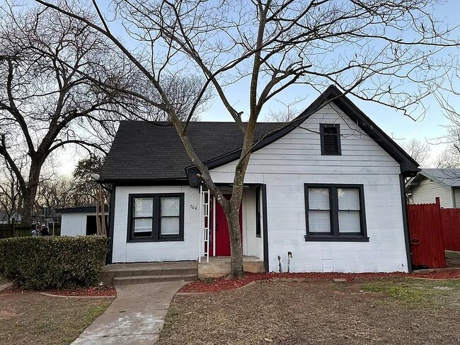 Building Photo - 704 Williams Ave