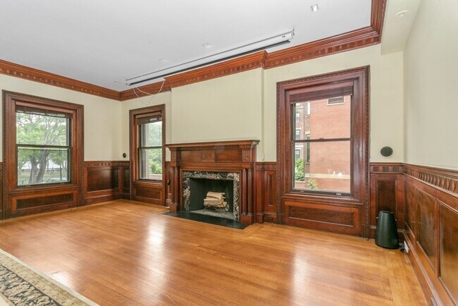 Photo - 404 Beacon St Unit 2