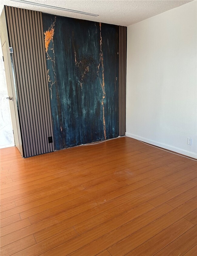 Photo - 6643 De Longpre Ave Unit 5