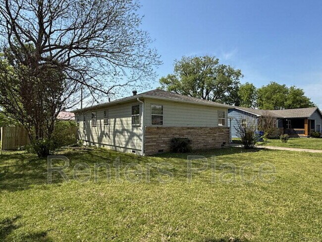 Photo - 800 N Hickory Ave