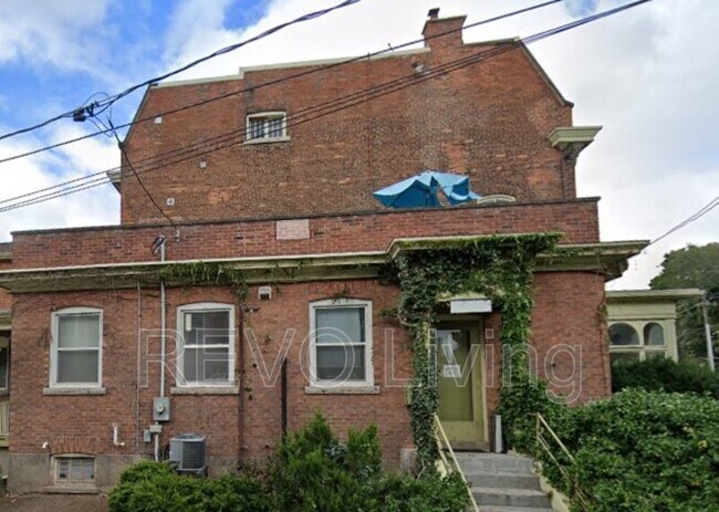 Photo - 127 Ontario St