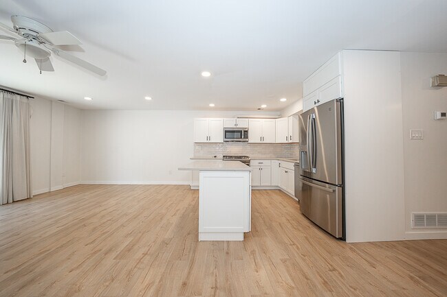 Photo - 765 N Ringgold St