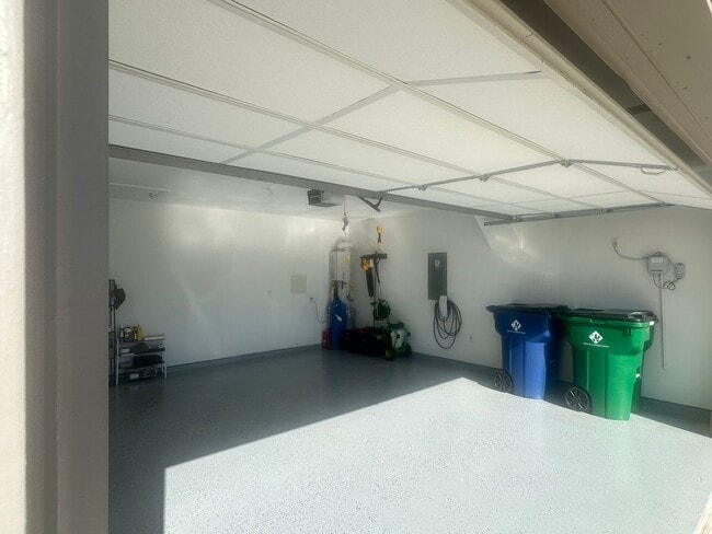 Photo - 1104 Magpie Lane