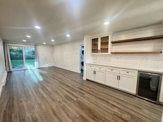 Building Photo - 12642 NW Barnes Rd Unit 8