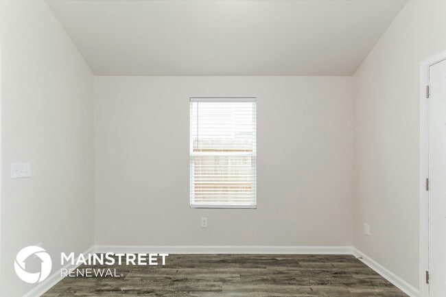 Photo - 590 Woodland Crst Rd