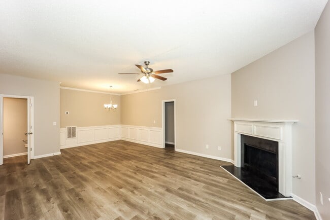 Photo - 218 Southwind Ln