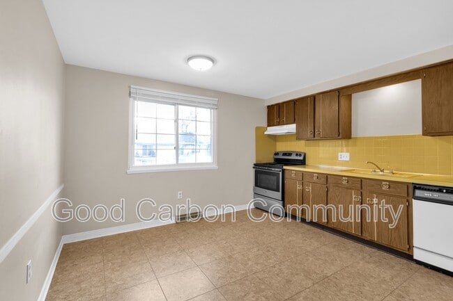 Photo - 298 Joe McCarthy Dr Unit 3