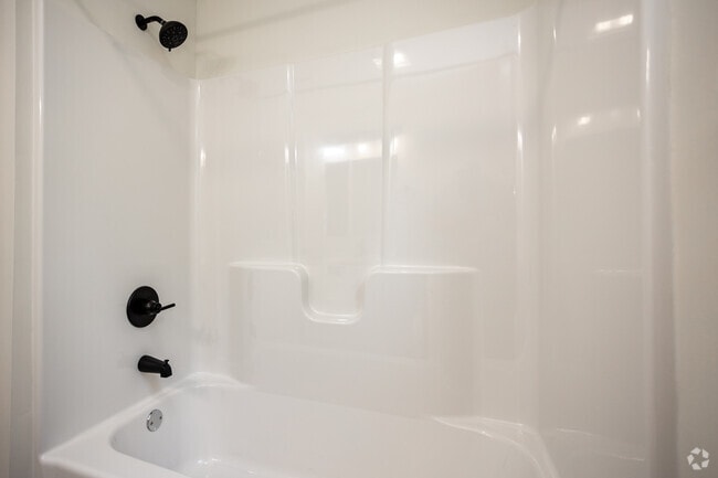 3BR, 2BA - 1,000SF - Second Bathroom - Lakeway Apartments