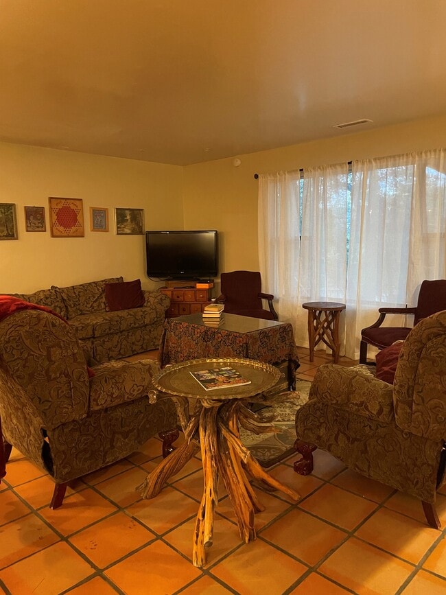 Photo - 546 W Leroux St
