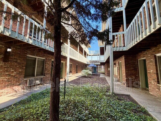 Greentree Apartments - Greentree Building