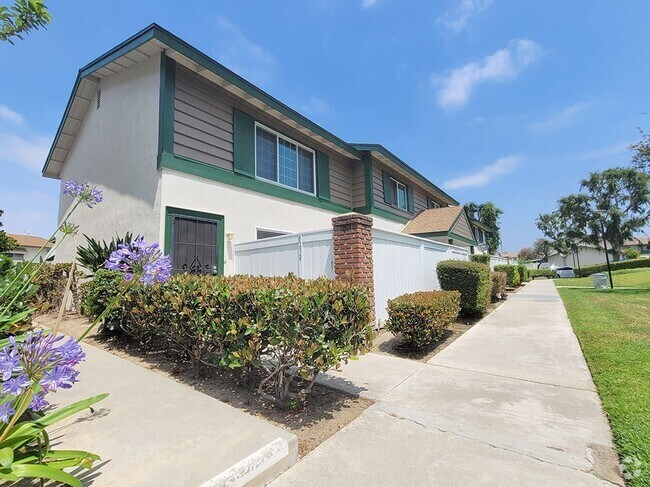 Building Photo - 8238 Henderson Green Rental