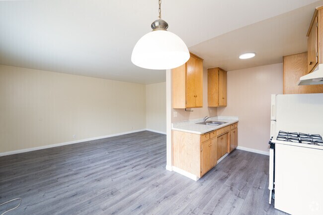 1BR, 1BA - 600SF