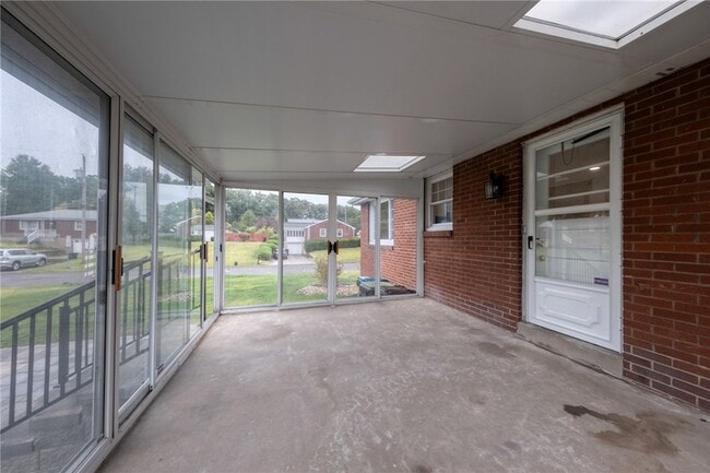 Photo - 719 Cumberland Rd