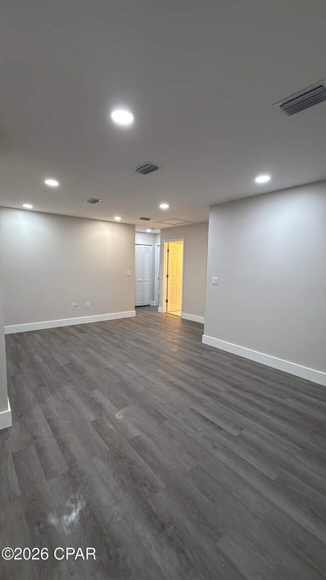 Photo - 801 E 12th St