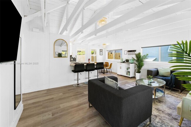 Photo - 1464 NE 24th St